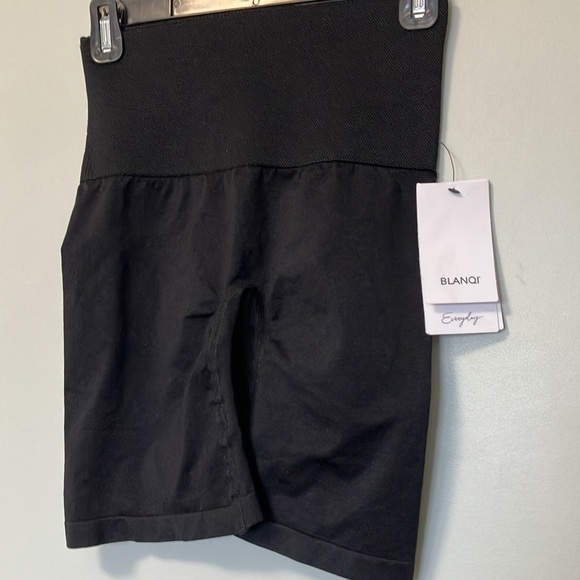 NWT BLANQI Maternity High Waist Black Athletic Shorts - Picture 2 of 5